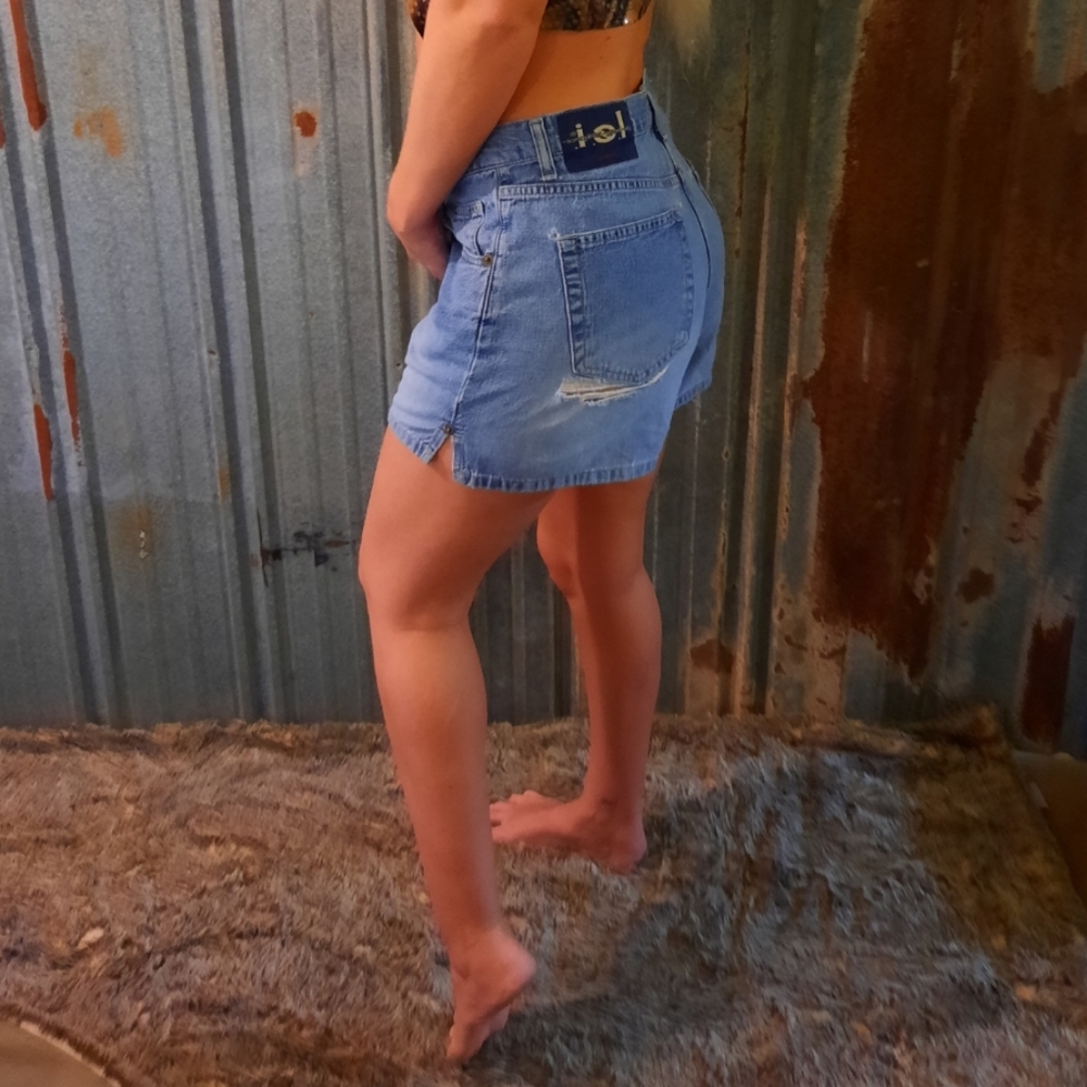 VINTAGE Lei Distressed Shorts
